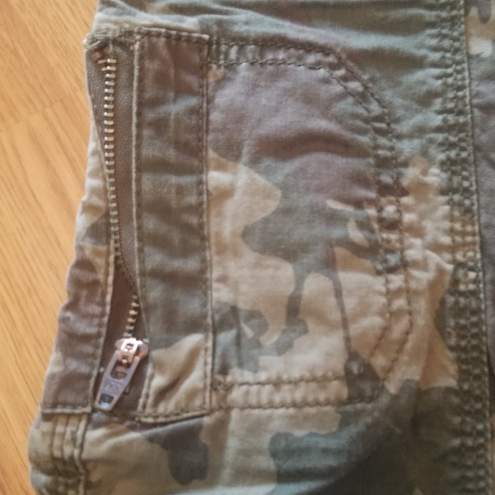 Lee Camo Capris - Picture 6 of 6